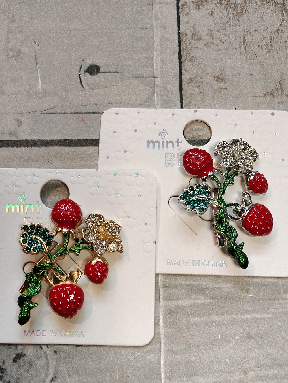 🍓 Strawberry Cluster Brooch w/ Enamel & Rhinestone Accents Gold Or Silver Tone